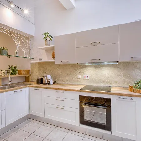 Holiday home Charming And Cosy Maisonette In Rabe1-1